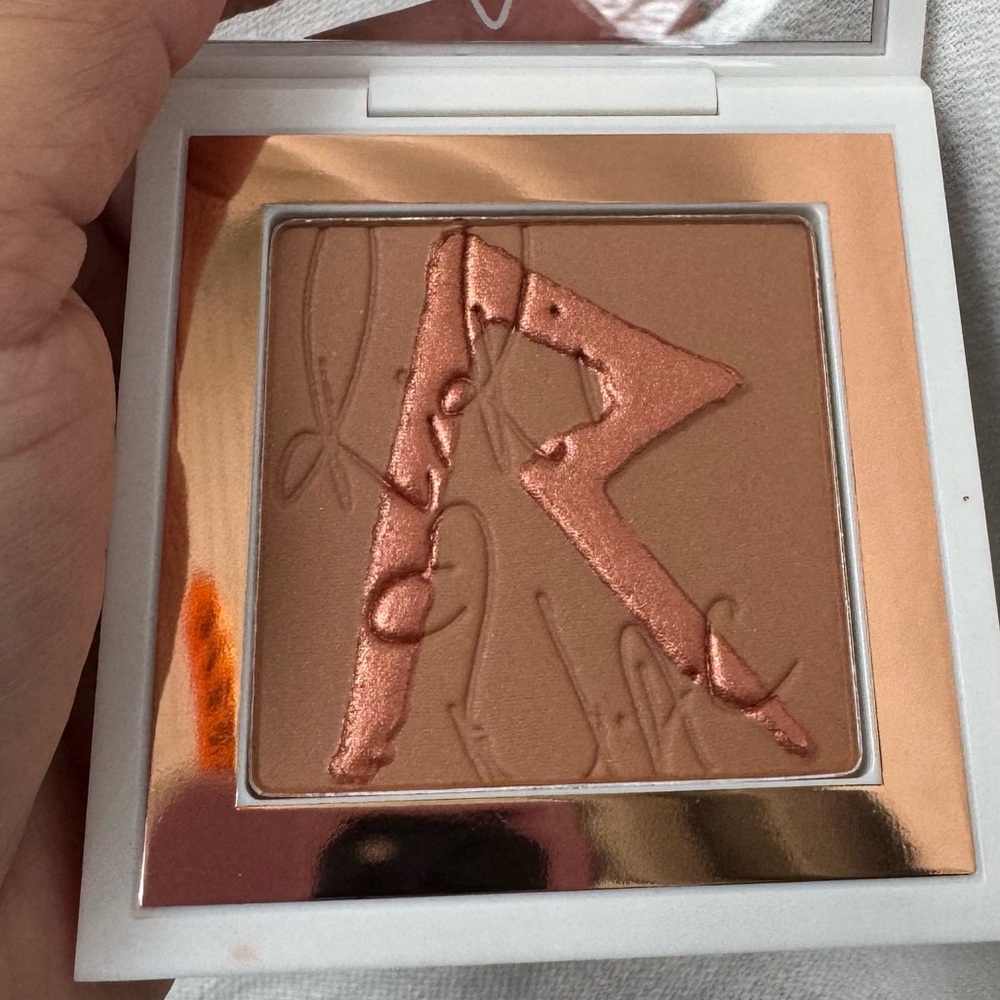MAC x RiRi - Love, Rihanna Bronzing Powder✨LIMITED EDITION / Sold Out Bronzer! - Picture 6 of 10